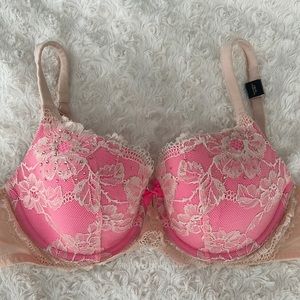 NWT Victoria’s Secret bra. 34D. Pink with pale pink lace.
